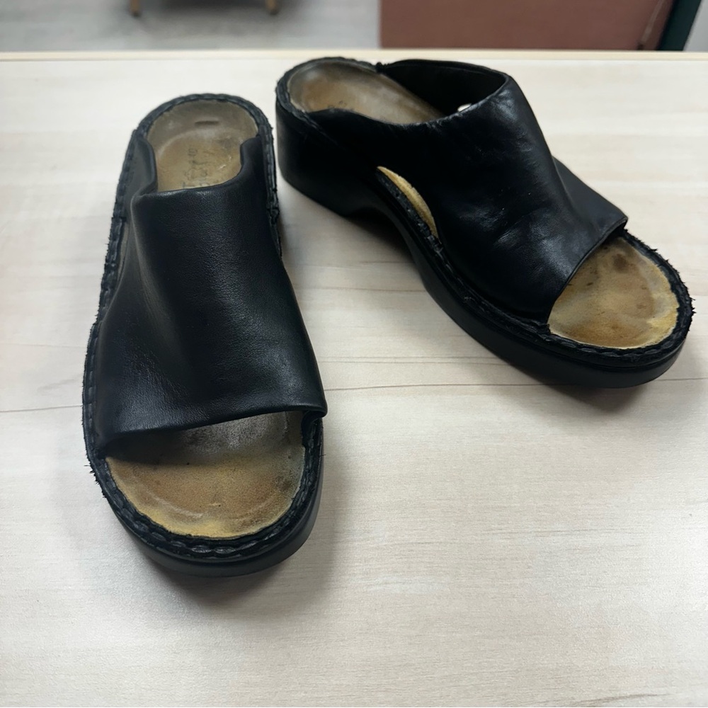 Naot black leather platform sandals